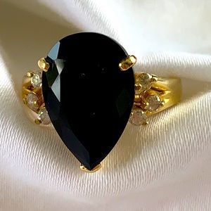 10 KARAT GOLD, DIAMOND, and PEAR SHAPED ONYX RING